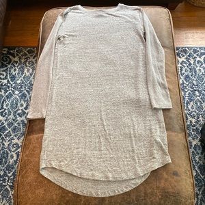 Grey shift dress, size small, very comfortable, good condition.